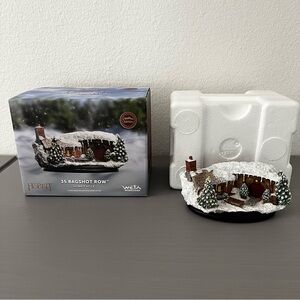 WETA Workshop Lord of the Rings 35 Bagshot Row Hobbit Hole (Christmas Edition)
